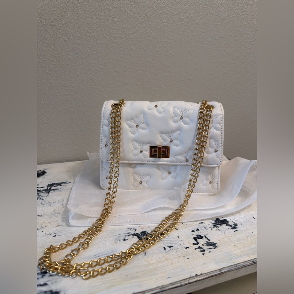 Like Dreams Boutique White Butterfly Embossed Crossbody Gold Chain Bag ~ NWT